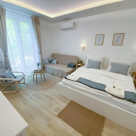 Arany Toboz Vendeghaz Appartement *